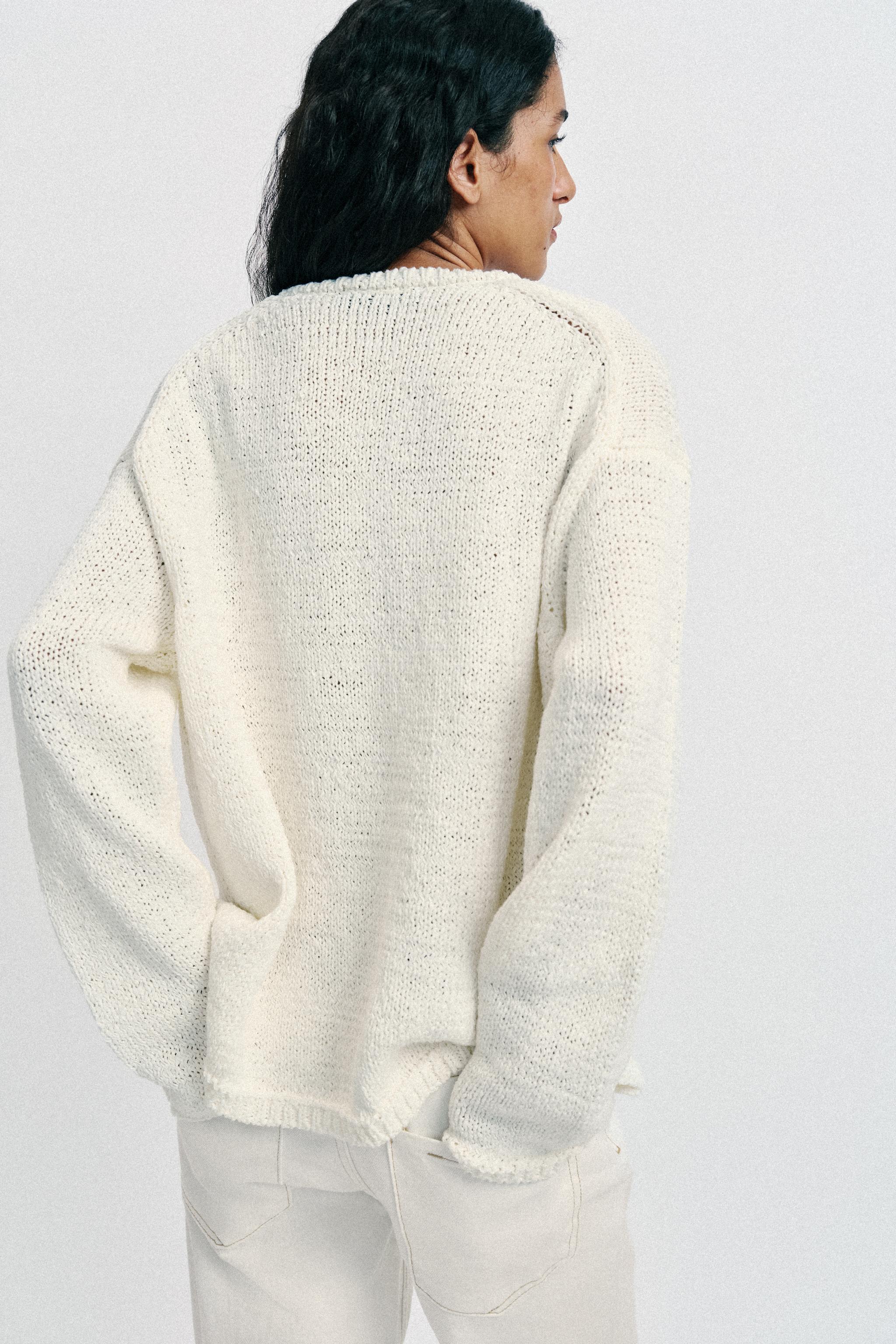 V-NECK KNIT JUMPER